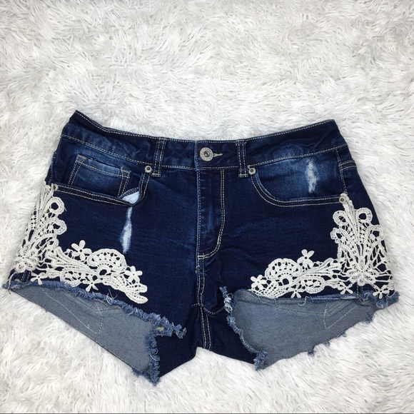 BONGO Pants - ⬇️Bongo Distressed Crochet Lace Denim Shorts Size 7